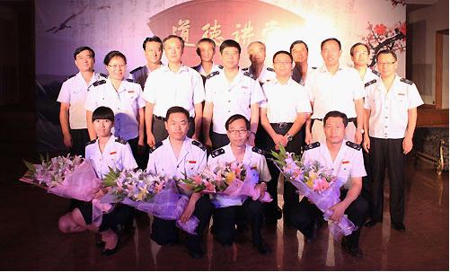 南京國稅開設《道德講堂》講身邊楷模