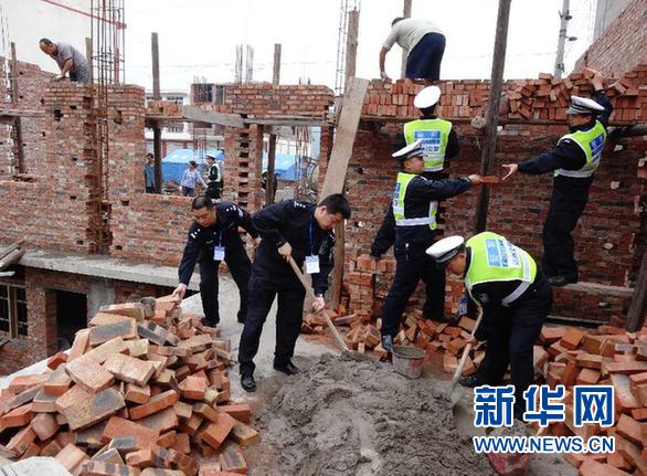 #（蘆山地震）（1）震區(qū)警民生產(chǎn)自救忙